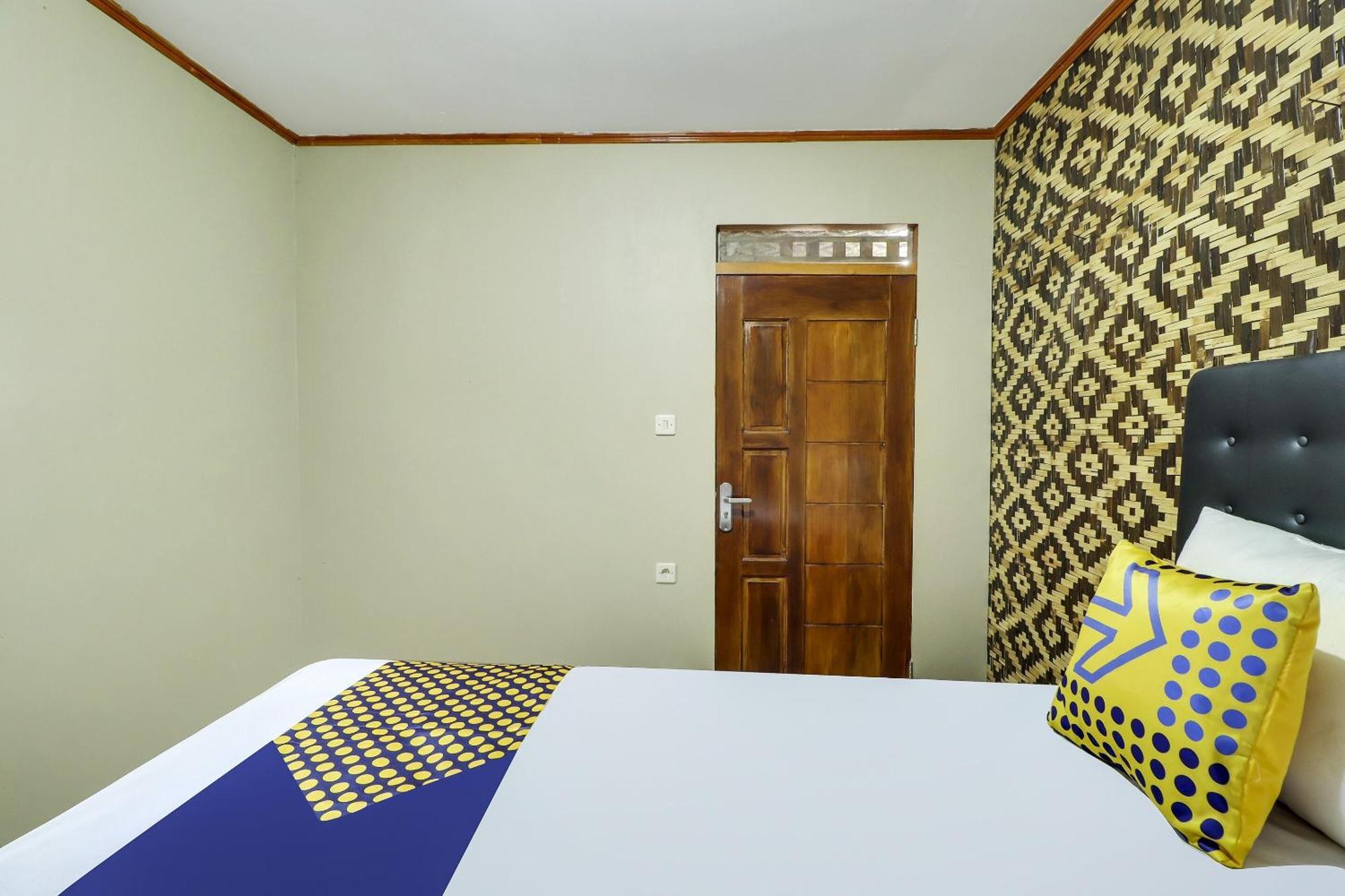 Oyo Homes 90956 Desa Wisata Guranteng Pendjalu Exteriör bild
