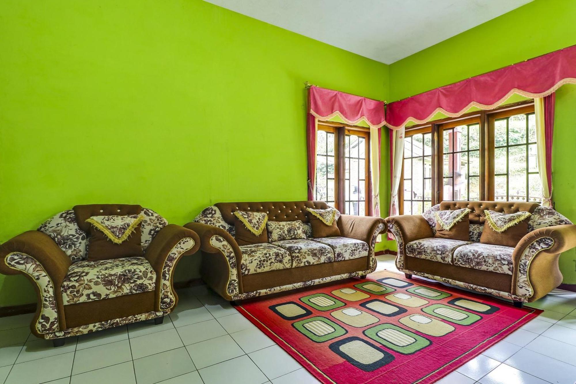 Oyo Homes 90956 Desa Wisata Guranteng Pendjalu Exteriör bild