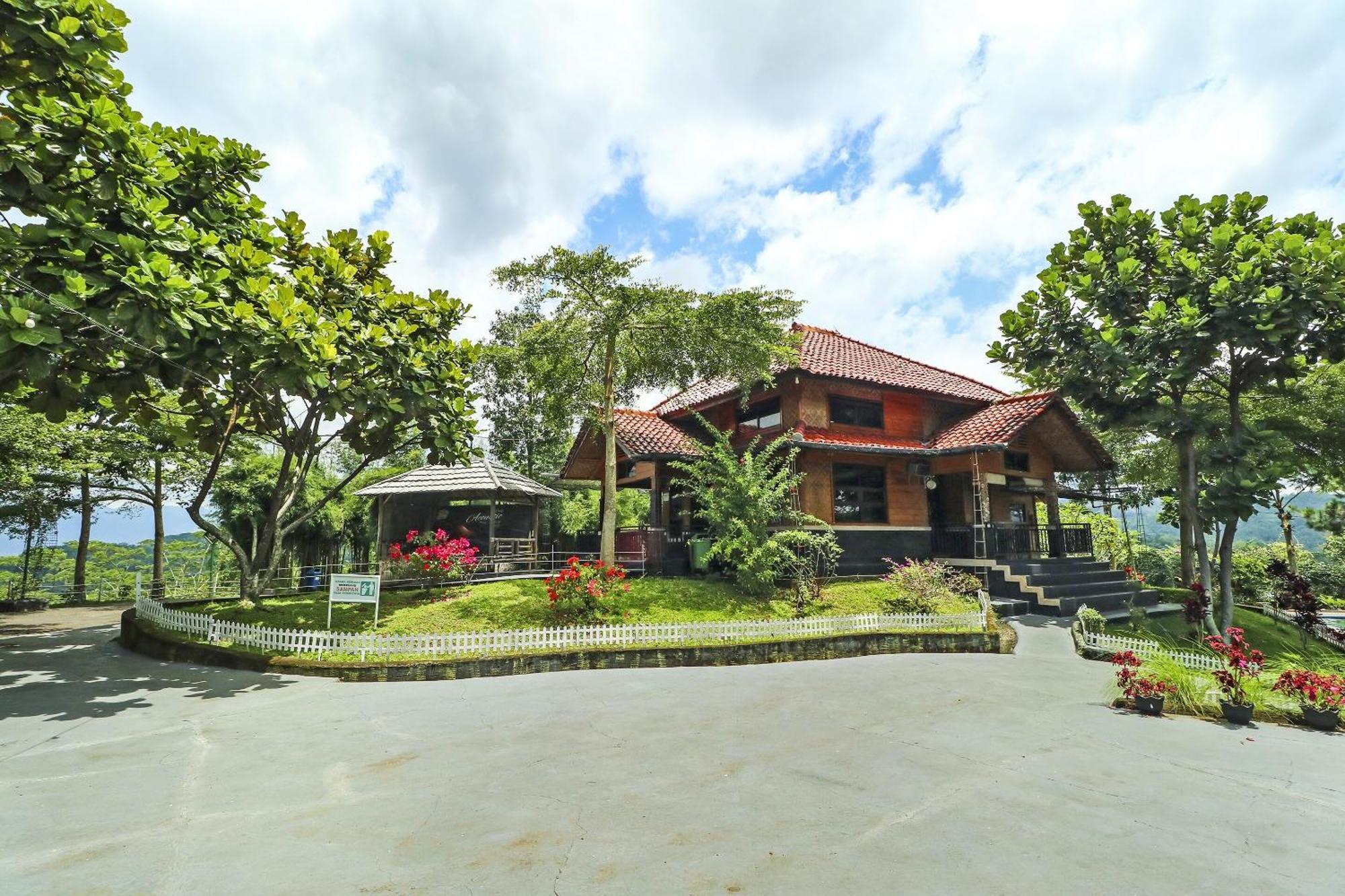 Oyo Homes 90956 Desa Wisata Guranteng Pendjalu Exteriör bild