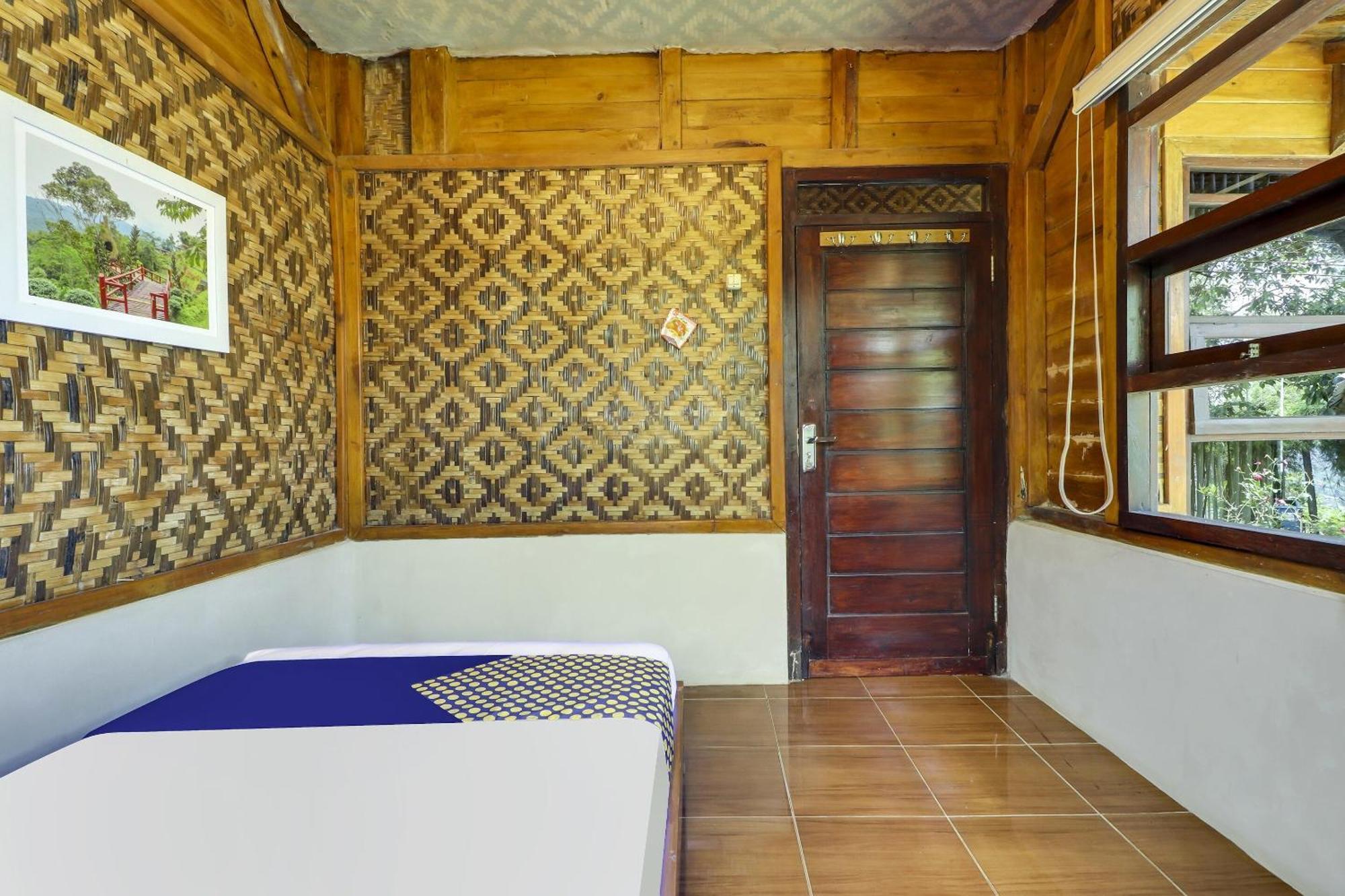 Oyo Homes 90956 Desa Wisata Guranteng Pendjalu Exteriör bild
