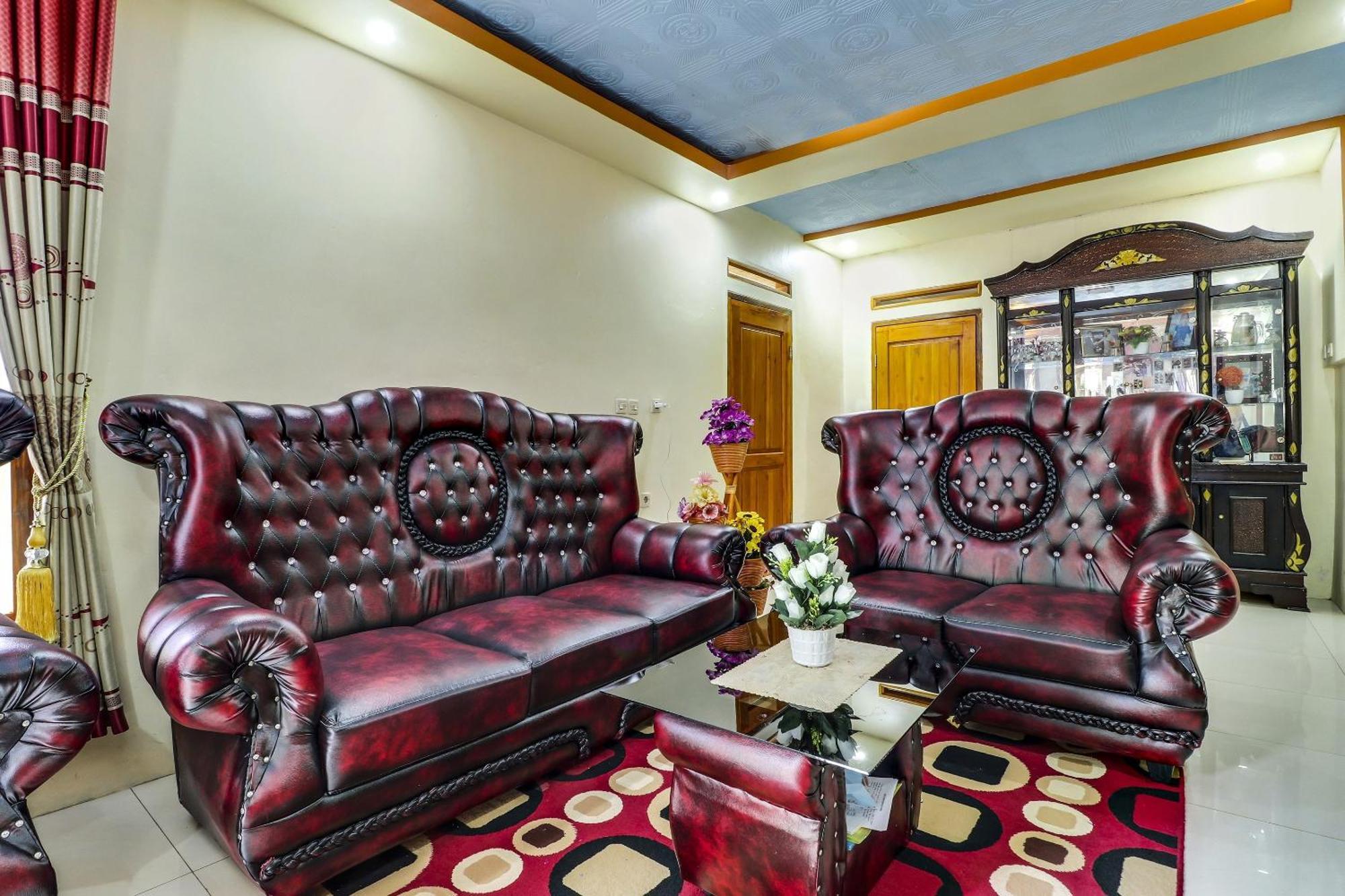 Oyo Homes 90956 Desa Wisata Guranteng Pendjalu Exteriör bild