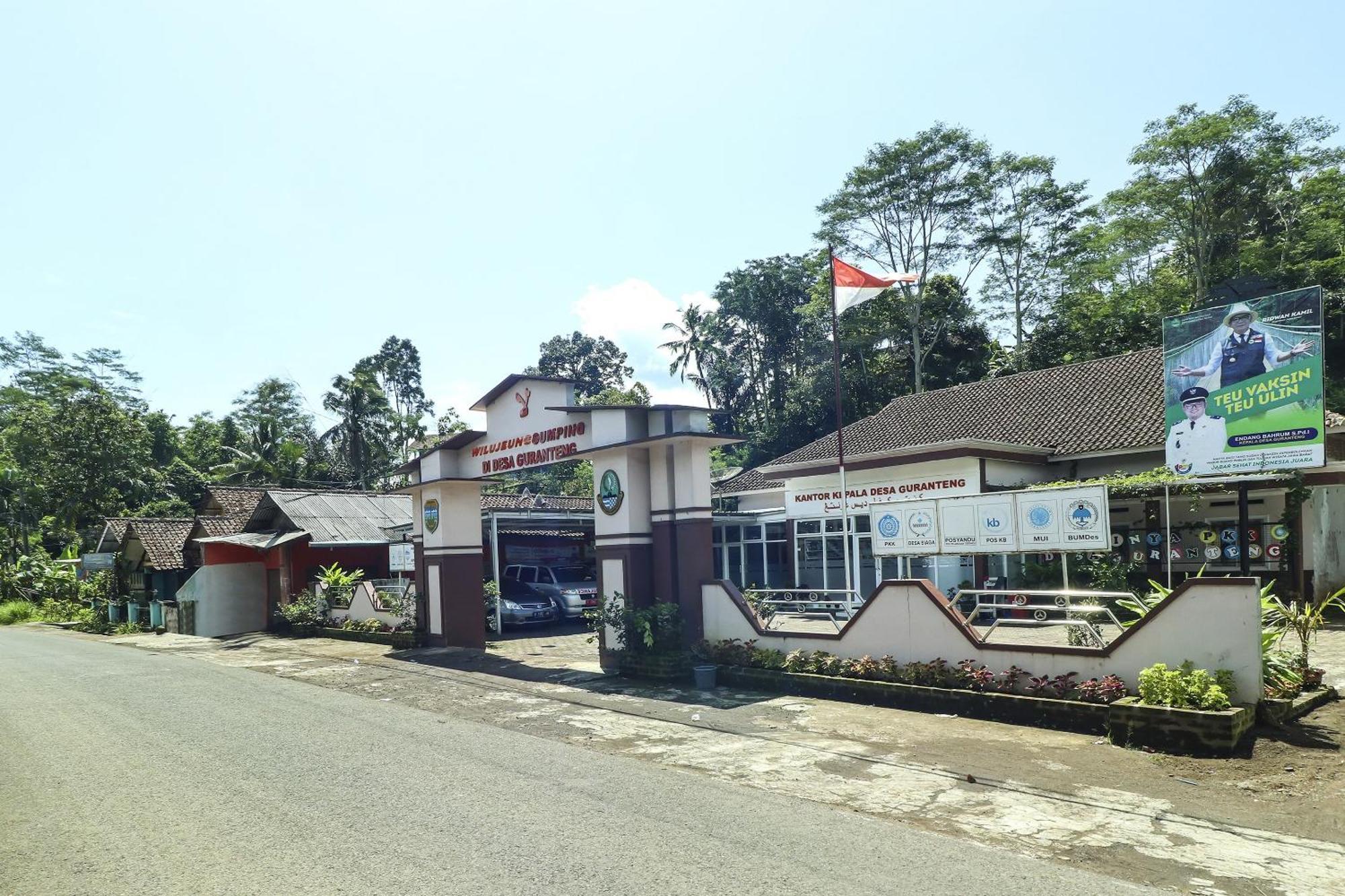 Oyo Homes 90956 Desa Wisata Guranteng Pendjalu Exteriör bild
